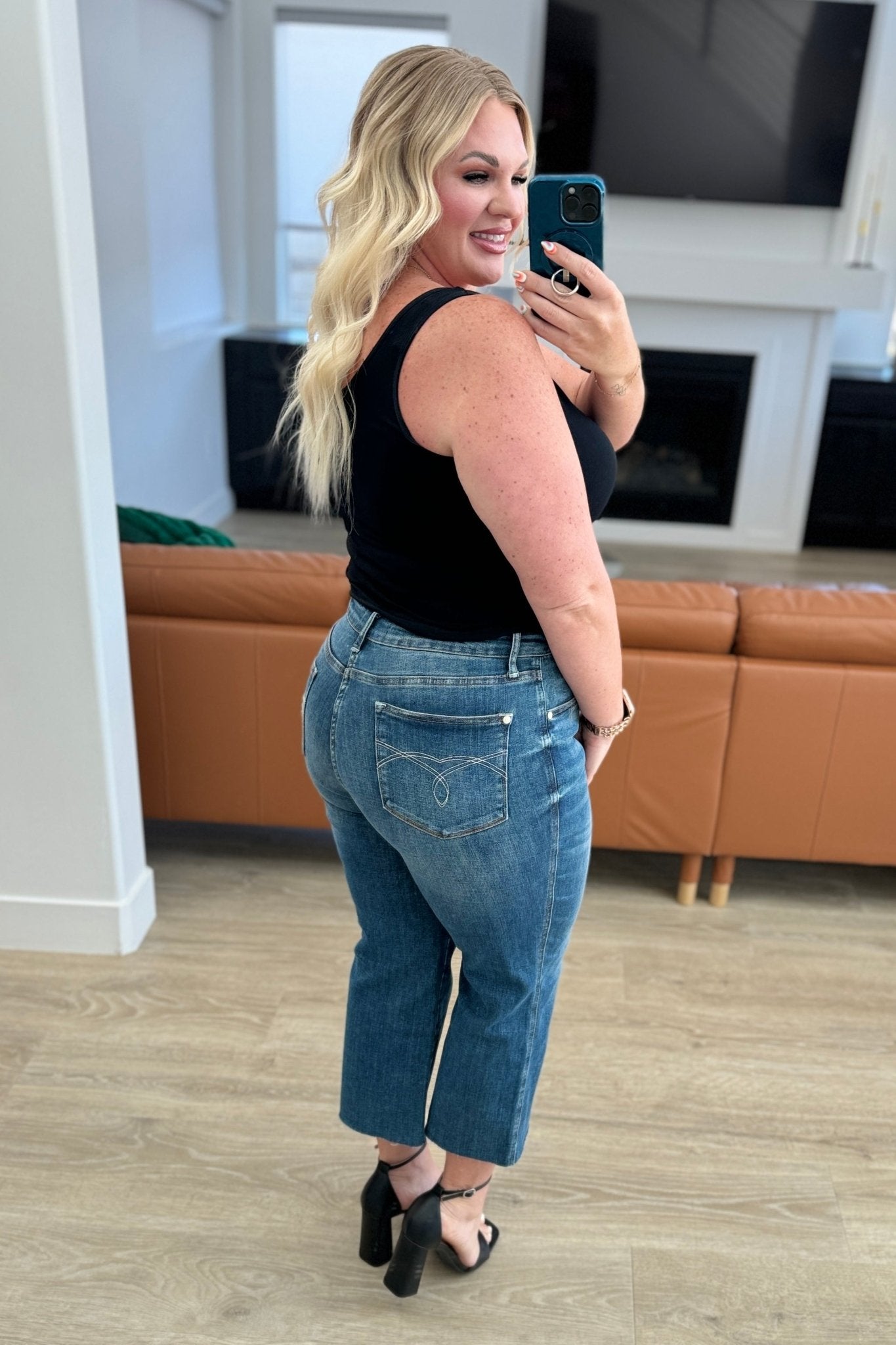 Hayes High Rise Wide Leg Crop Jeans - Uptown Boutique Ramona