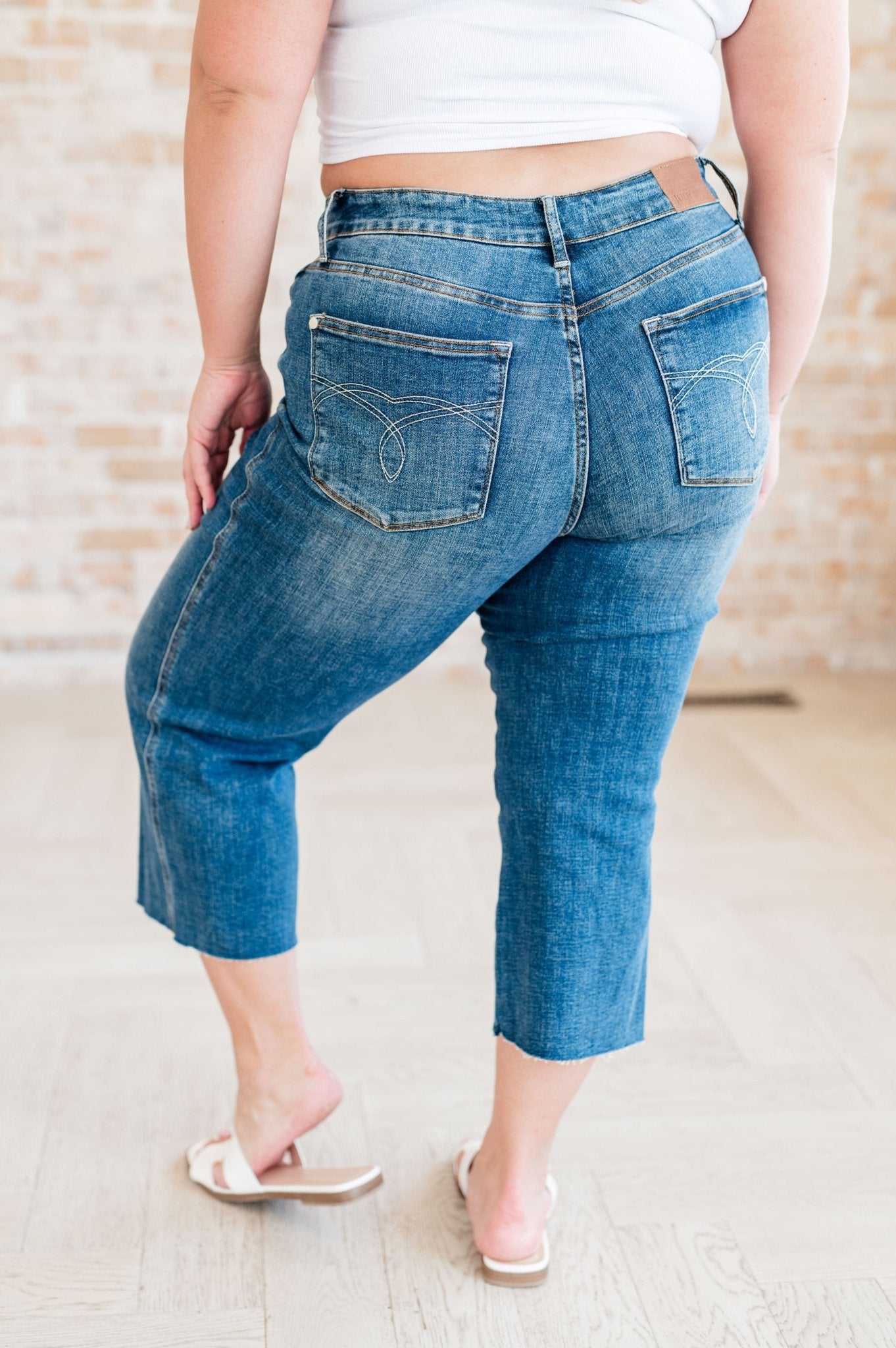 Hayes High Rise Wide Leg Crop Jeans - Uptown Boutique Ramona